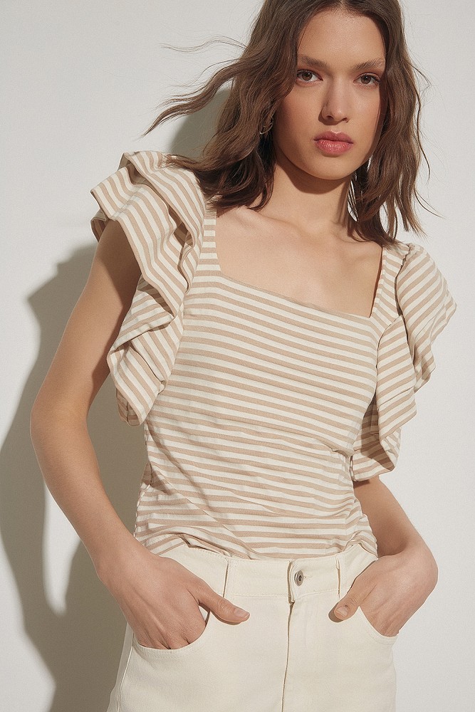 Striped blouse with ruffles on the sleeves