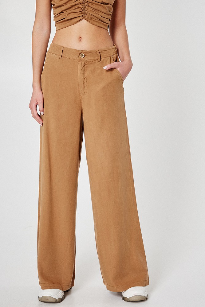Highwaisted wide leg trousers