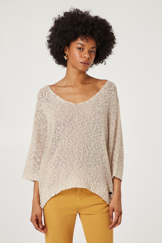 Knit top with loose fit