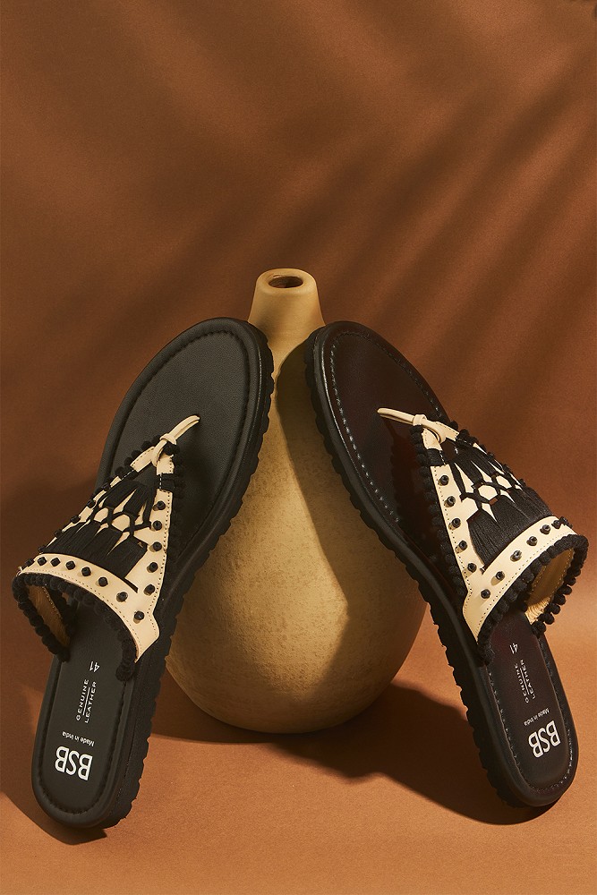 Flat leather sandal