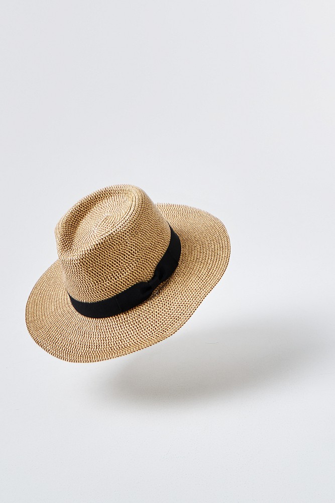 Straw hat with panel