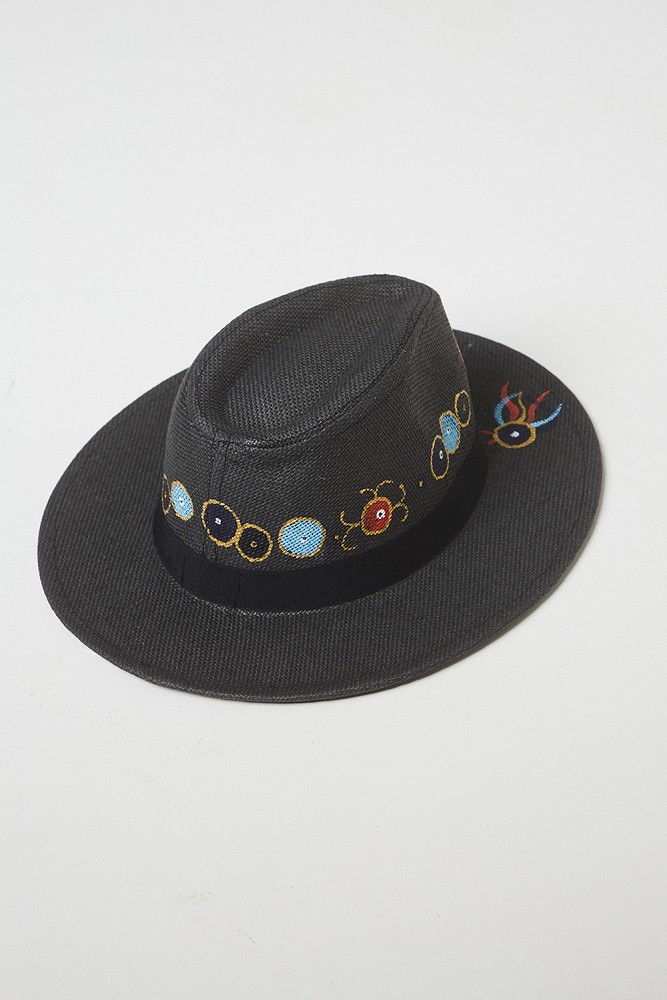 Black hat with print