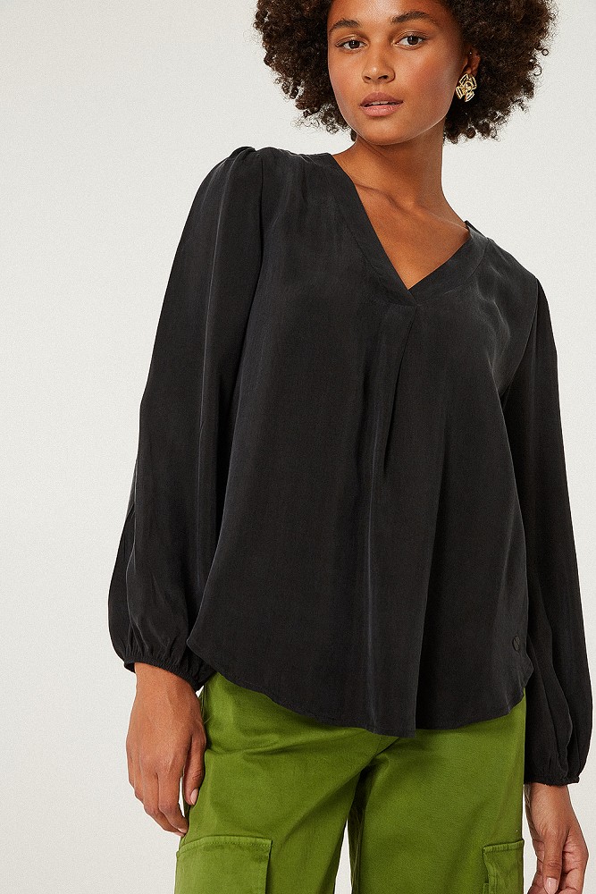 Blouse with silky touch
