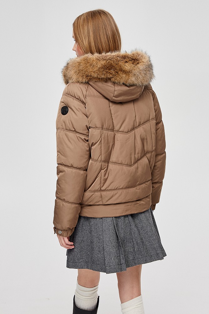 Puffer jacket with inner braces