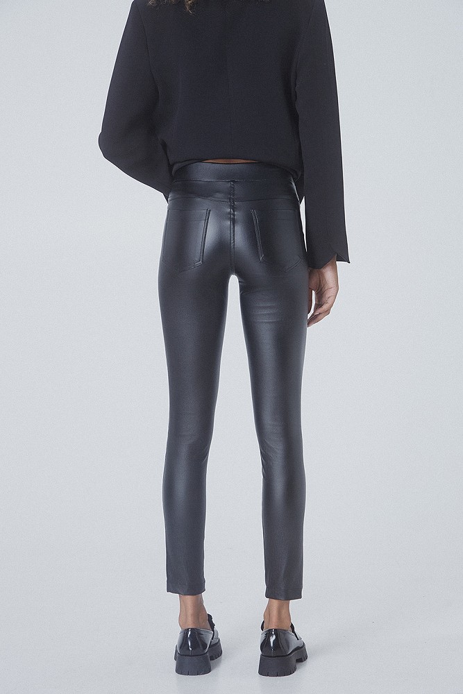 Leather look leggings with pockets
