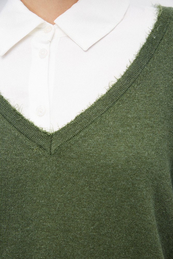 Пуловер с V-образно деколте