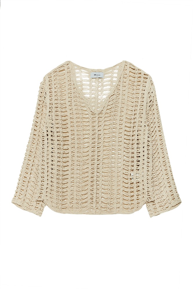 Blouse in loose knit