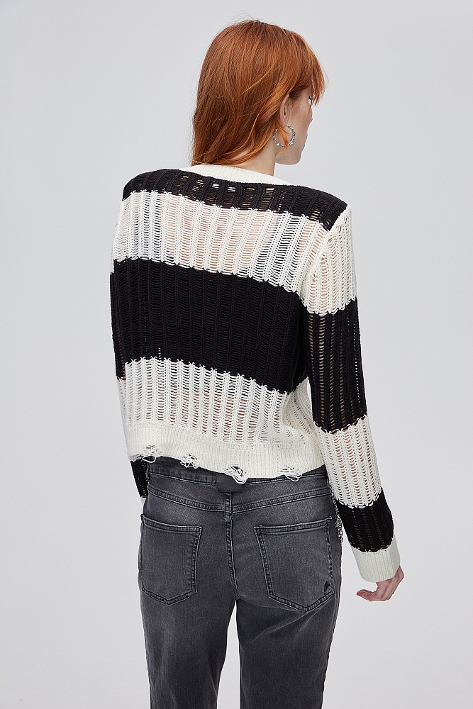 Knit sweater with loose knit
