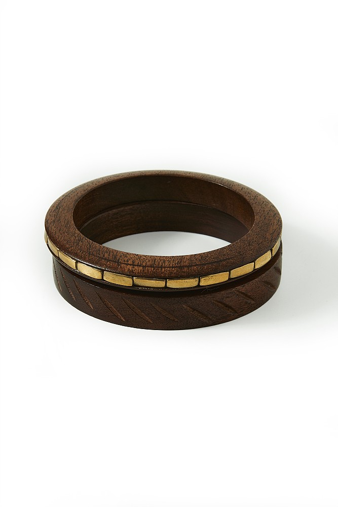 Set bracelets in wood design