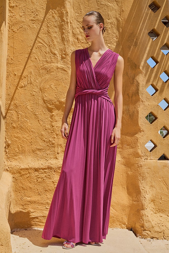 Sleeveles maxi dress with twisted detail  - Gold label