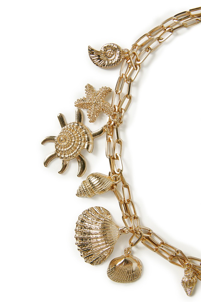 Necklace with metal seashells