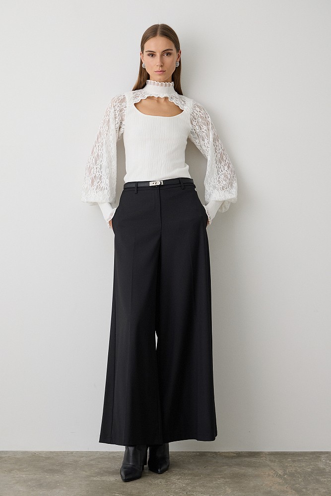 Cut-out sweater with lace