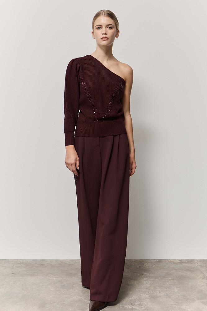 Sweater with one shoulder