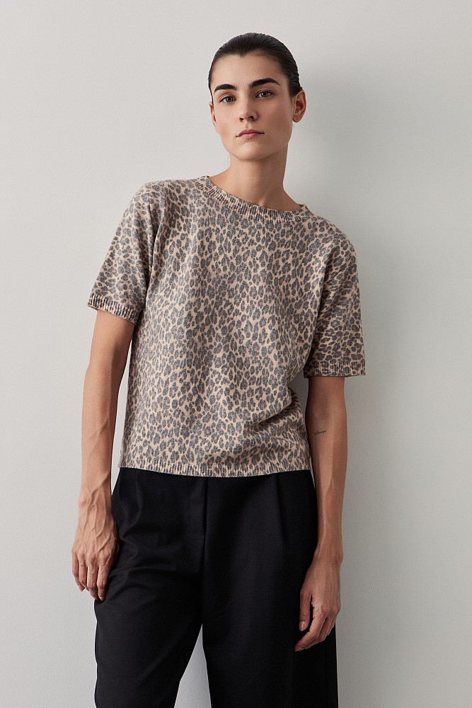 Leopard knitted shortsleeve blouse