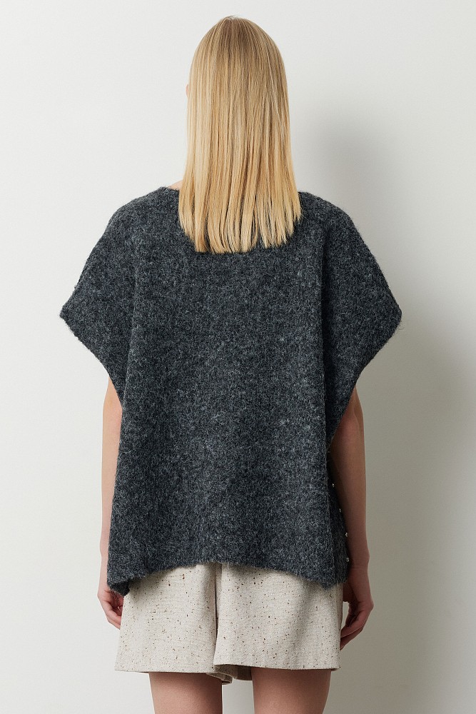 Овърсайз пуловер с блестящи камъчета