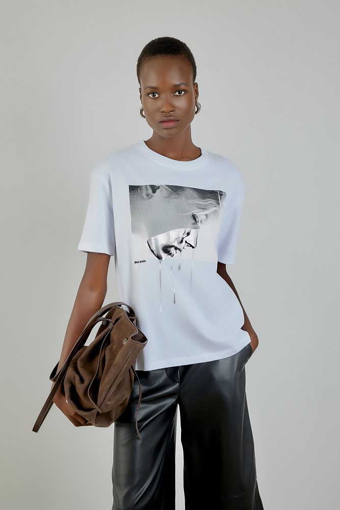 T-shirt με τύπωμα και foil λεπτομέρειες