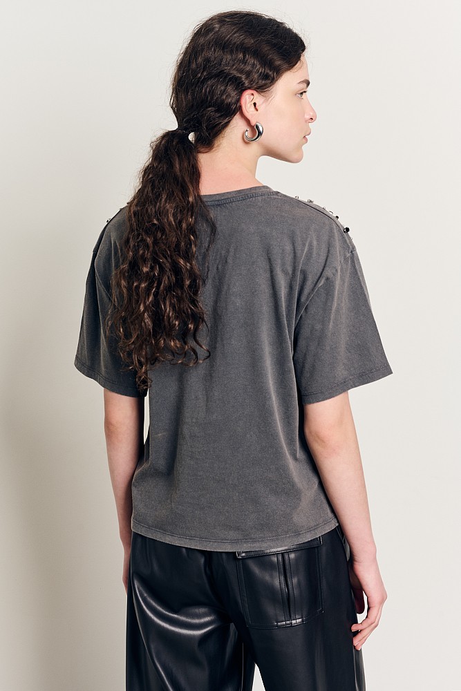 Short sleeves top with applique rhinestones