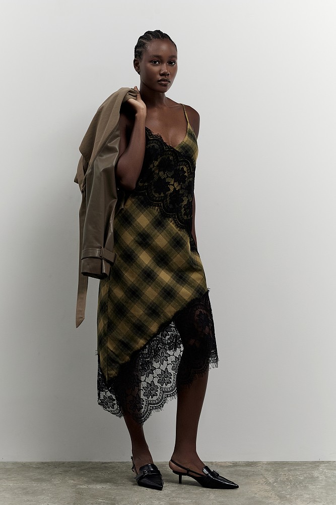 Plaid asymmetric dress with lace