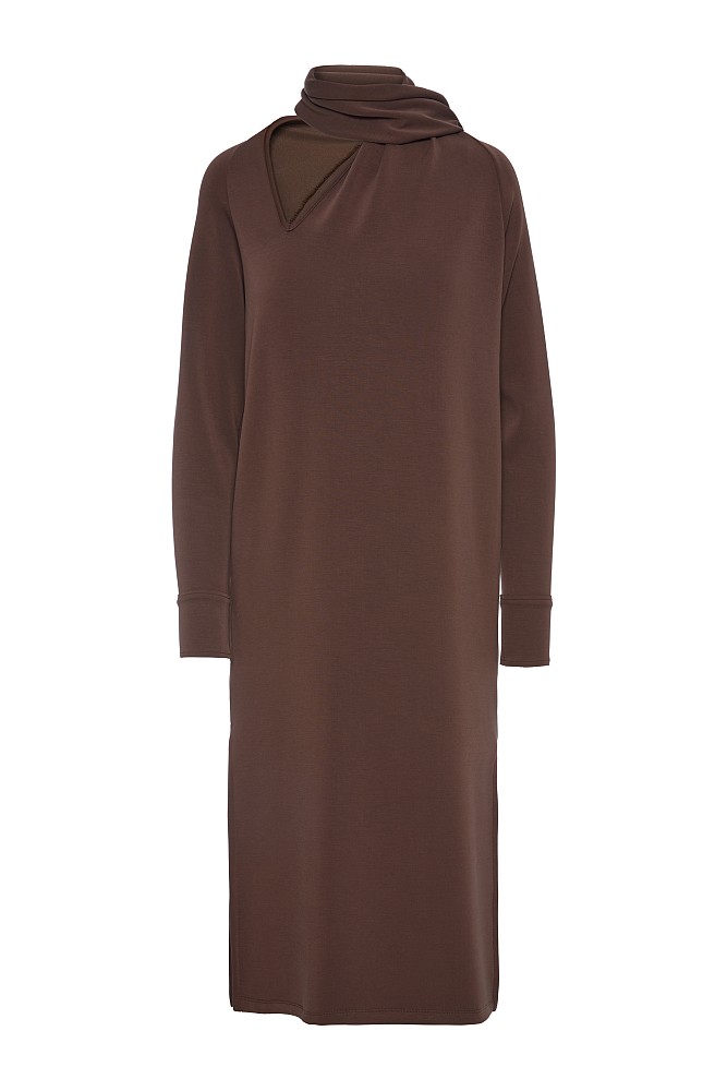 Maxi dress with scarf