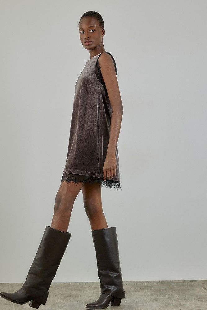 Vestido mini de terciopelo con encaje