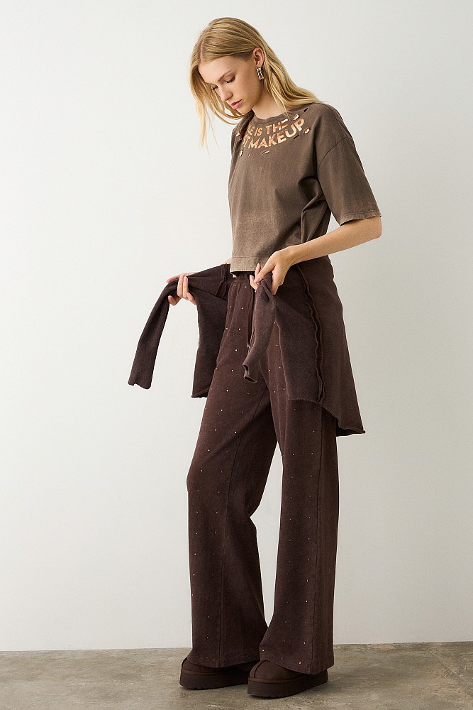 Sweatpants with rhinestones