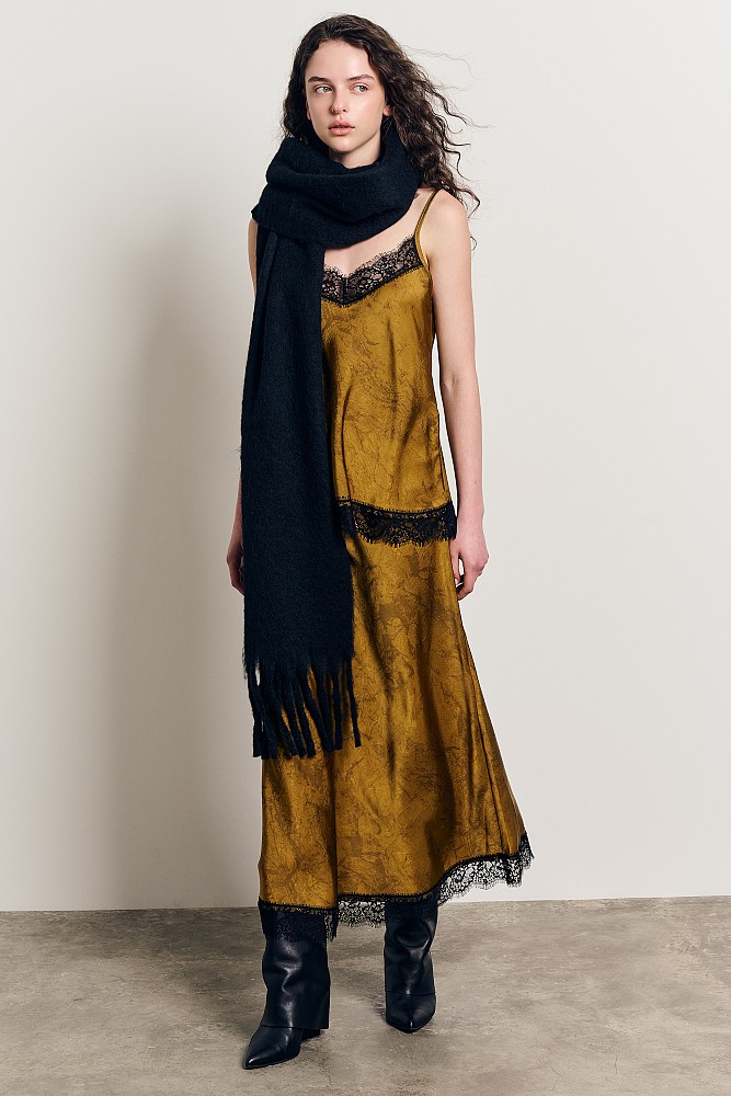 Maxi satin skirt with lace