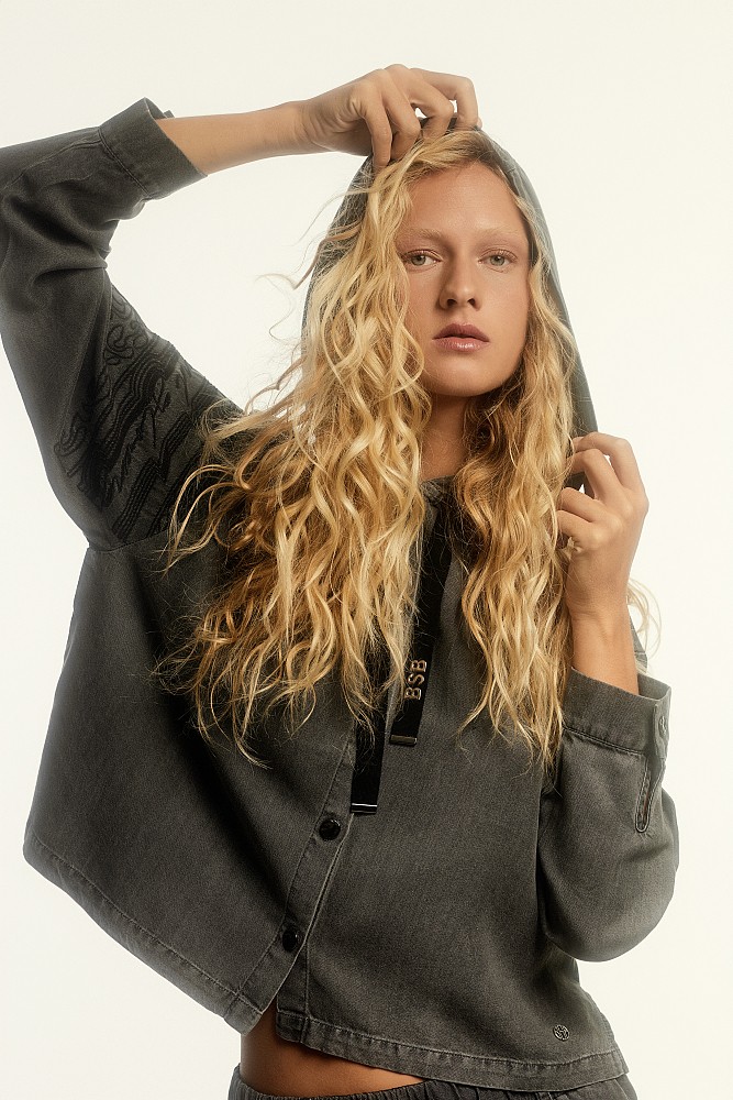 Embroidered shirt with hoodie