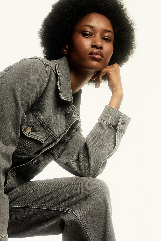 Tailored-waist denim jacket