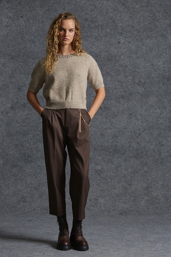 Shortleeve pullover with rhinestones