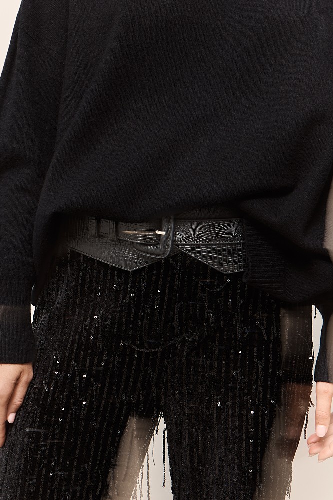 Wide belt with strap