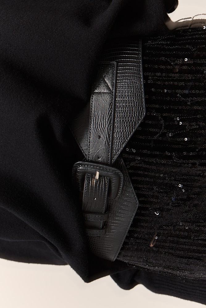 Wide belt with strap