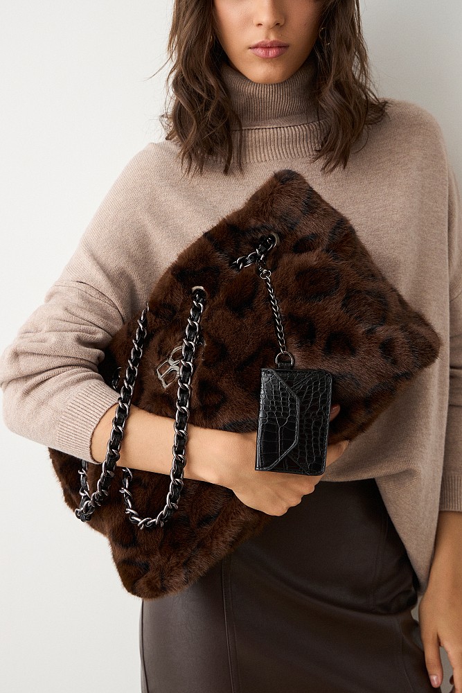 Fur leopard shoulder bag with chain