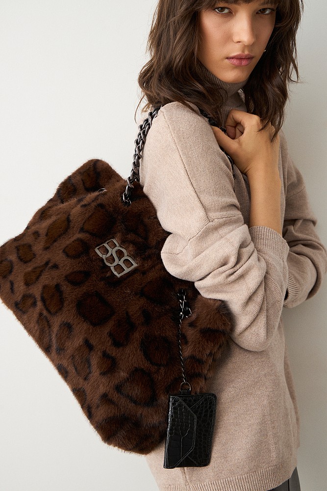 Fur leopard shoulder bag with chain