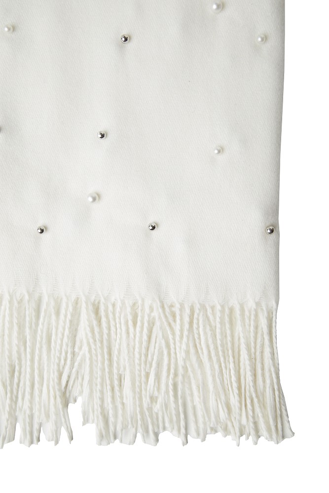 Scarf with pearls