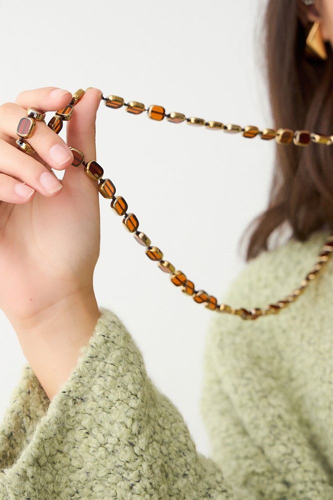 Hanging necklace with glass stones