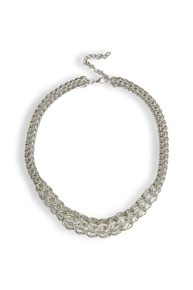 Metallic necklace in chain style