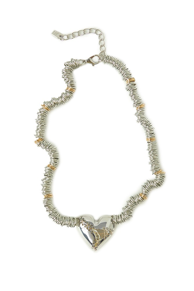 Metallic necklace with heart