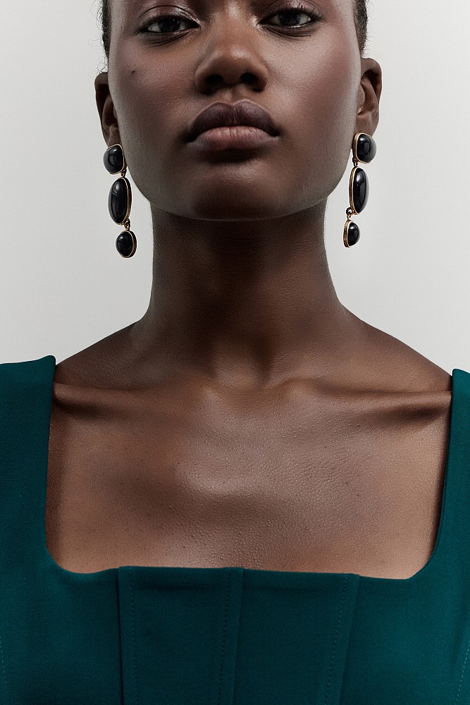 Hanging earrings with geometrical shapes