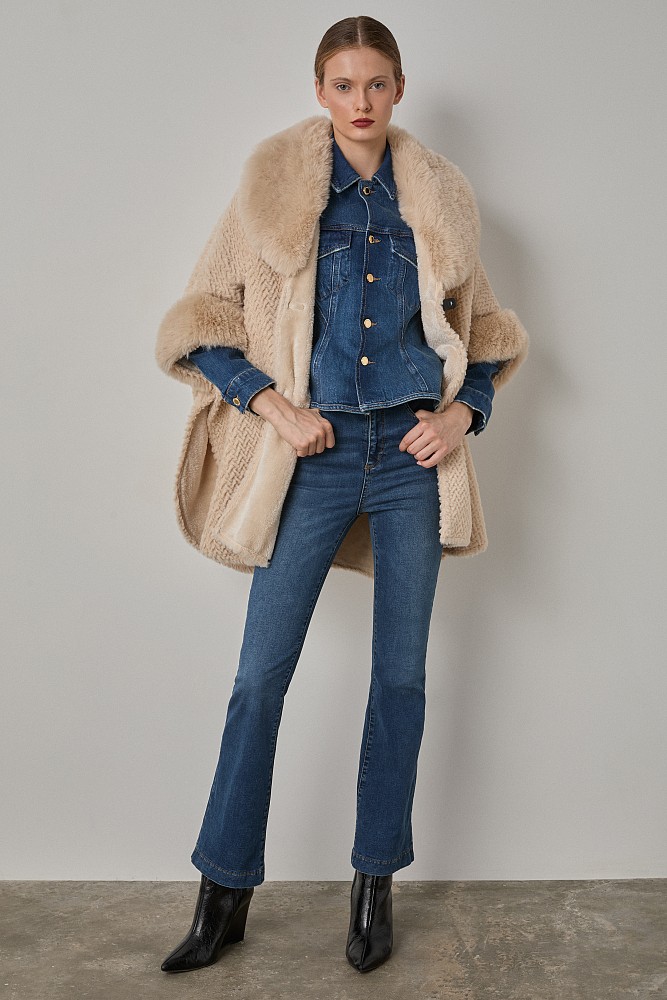 Cape with faux fur