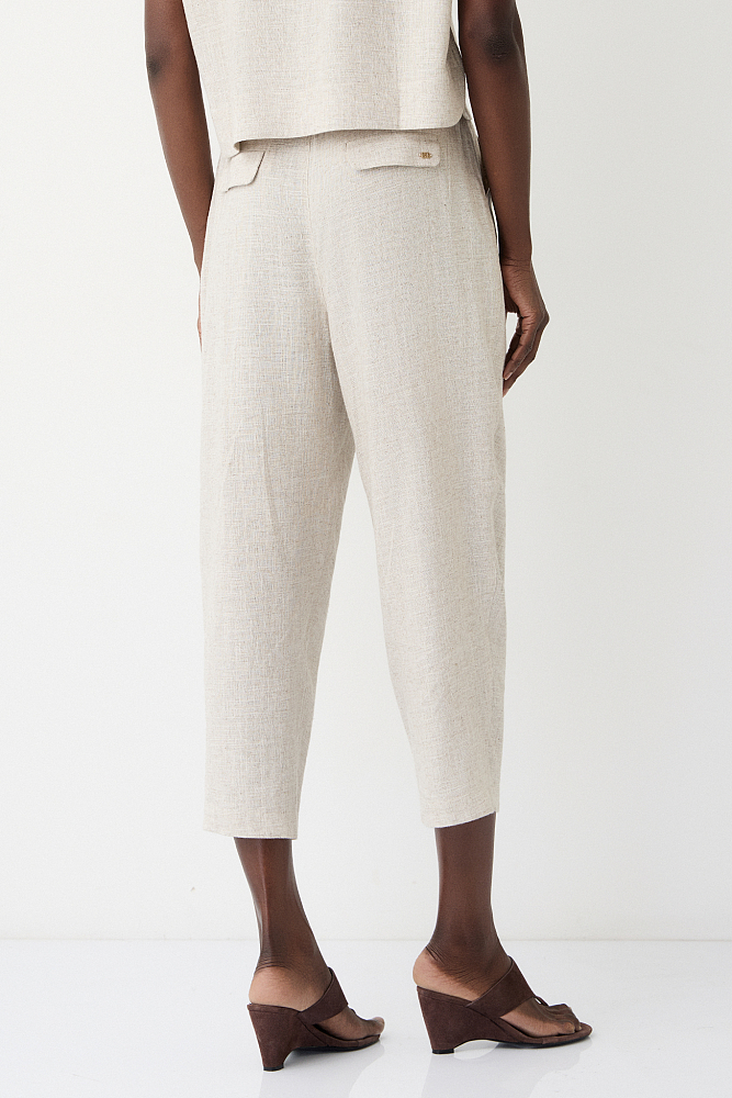 Tailored trousers with a decorative belt