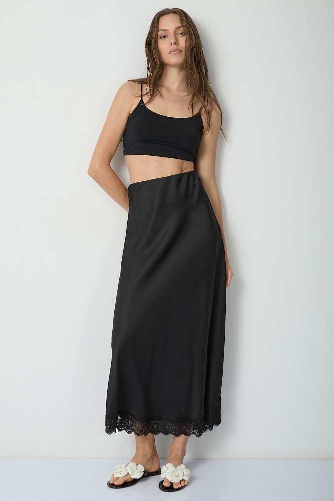 Maxi satin skirt with lace