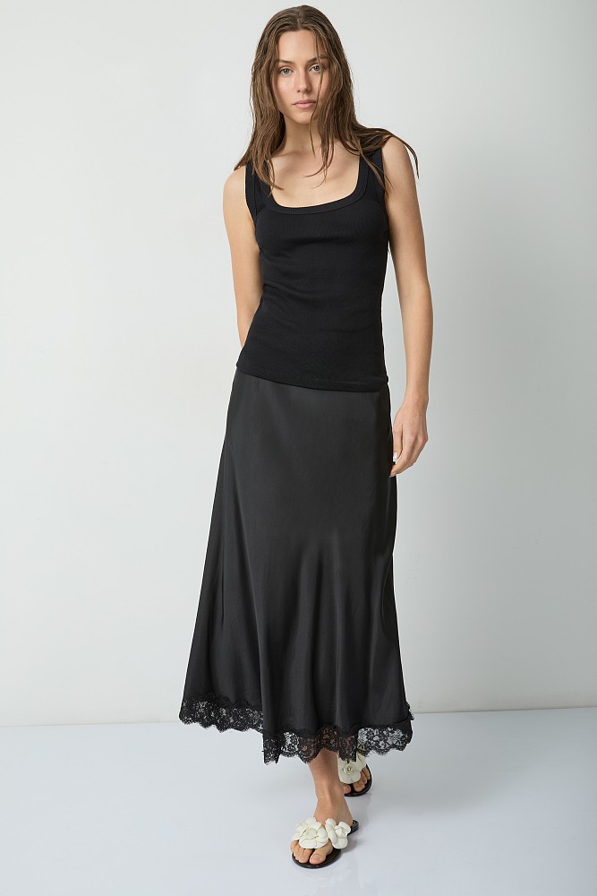 Maxi satin skirt with lace