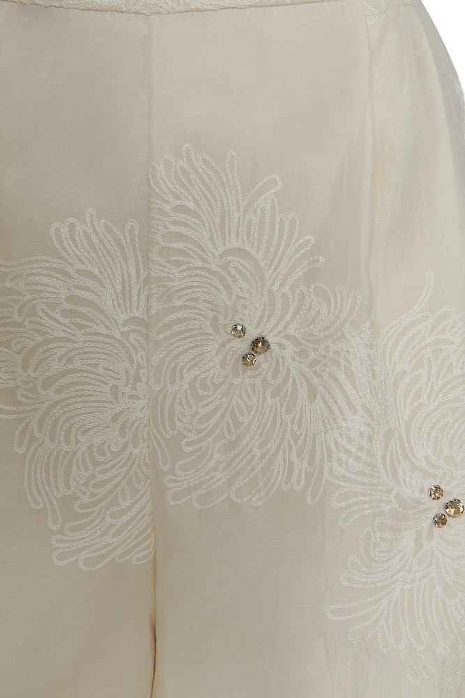 Embroidered shorts with rhinestones