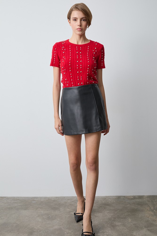 Short sleeves sweater with rhinestones