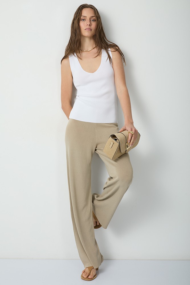 Basic knitted V top