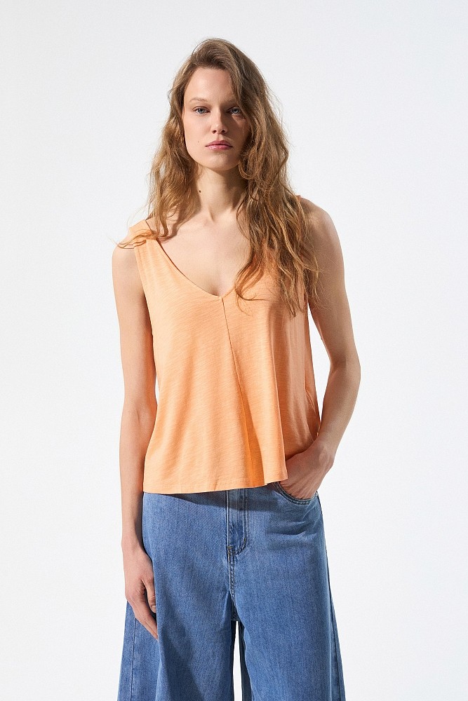 Sleeveless V top