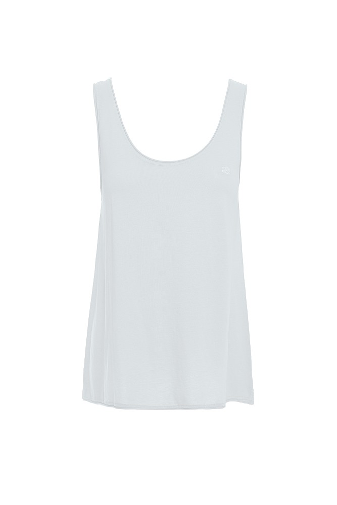 Basic sleeveless top
