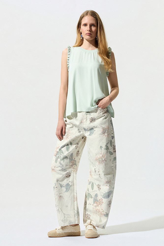 Sleeveless blouse with frill