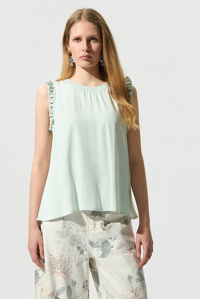Sleeveless blouse with frill