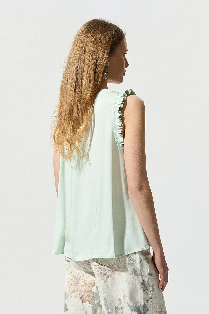 Sleeveless blouse with frill